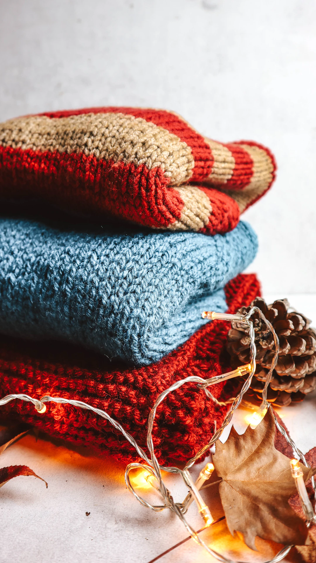 blue and brown knit textile
